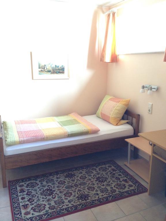 Guesthouse Airminis Düsseldorf Zimmer foto