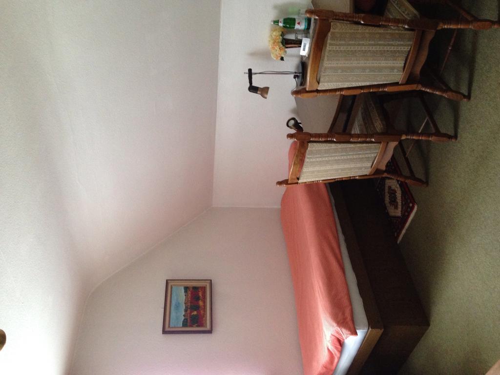 Guesthouse Airminis Düsseldorf Zimmer foto