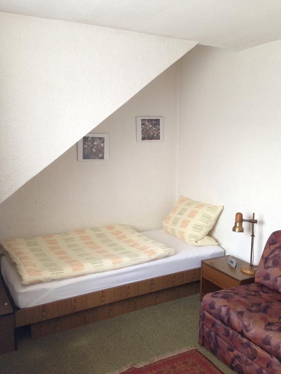 Guesthouse Airminis Düsseldorf Zimmer foto