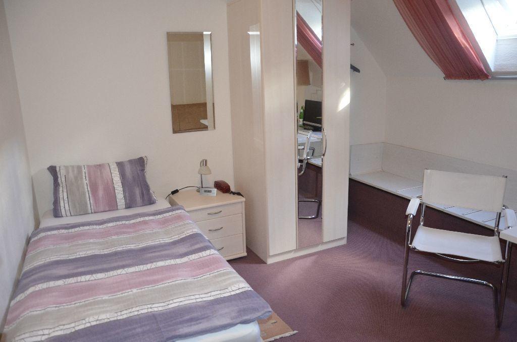 Guesthouse Airminis Düsseldorf Zimmer foto